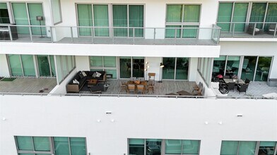 1600 SW 1st Ave, Unit 307 in Miami, FL - Building Photo - Building Photo