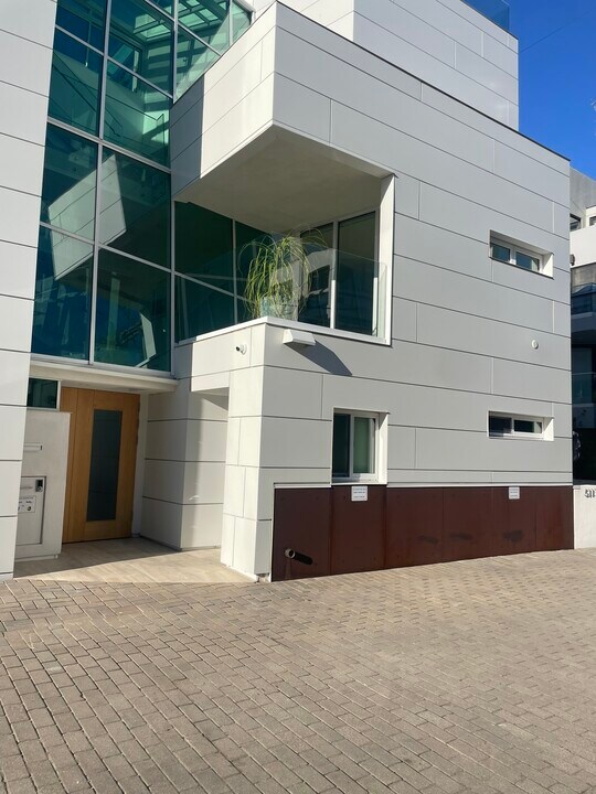 5111 Ocean Front Walk, Unit 4 in Marina Del Rey, CA - Building Photo