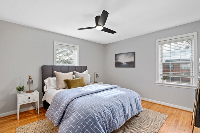 The Square on Mcknight in St. Louis, MO - Building Photo - Building Photo