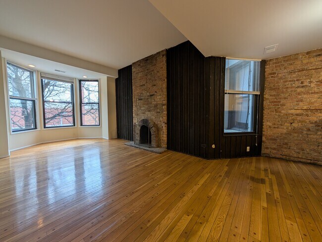 602 W Surf St, Unit 3 in Chicago, IL - Building Photo - Building Photo