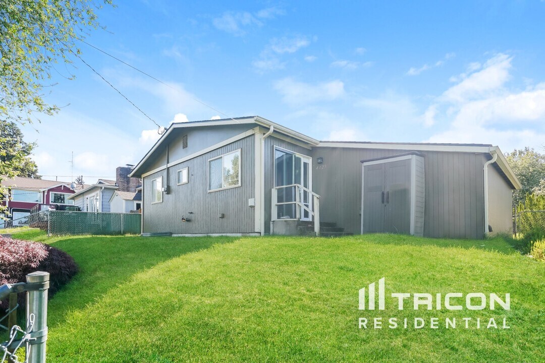 4121 21st Ave SW in Seattle, WA - Building Photo