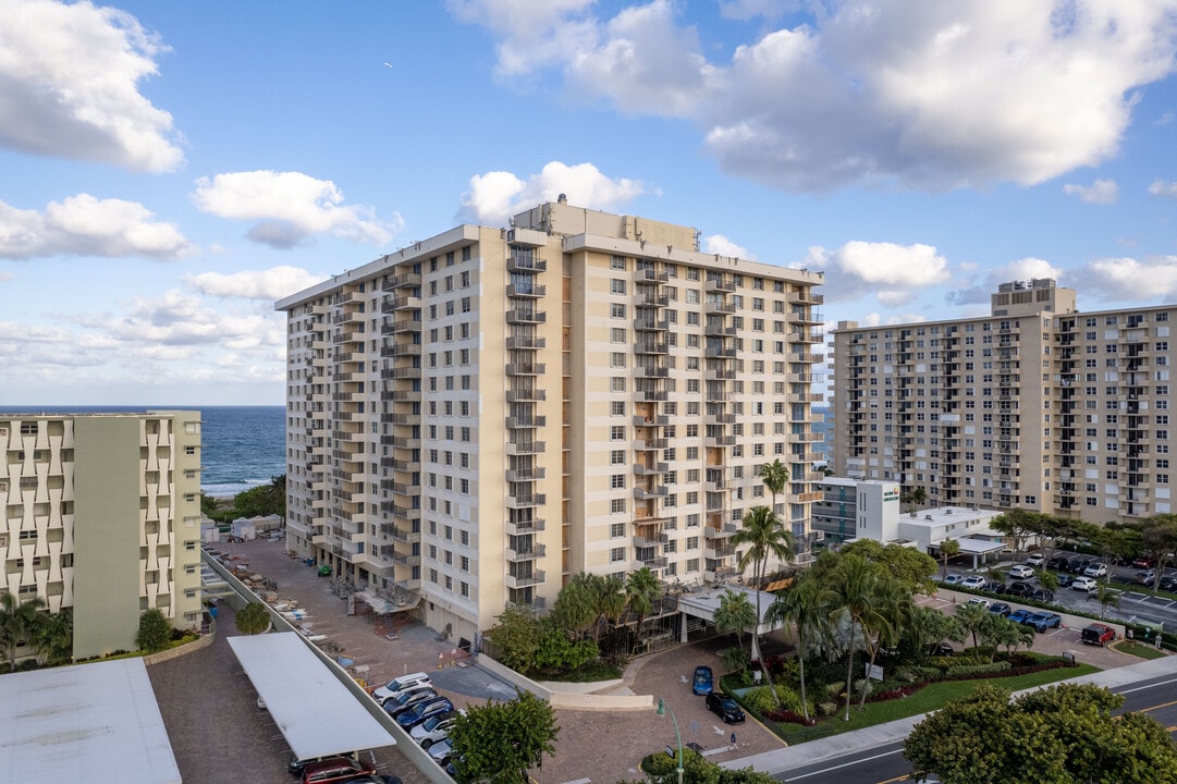 Ocean Place Condominiums in Pompano Beach, FL - Building Photo