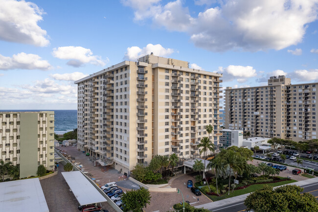 Ocean Place Condominiums in Pompano Beach, FL - Building Photo - Primary Photo