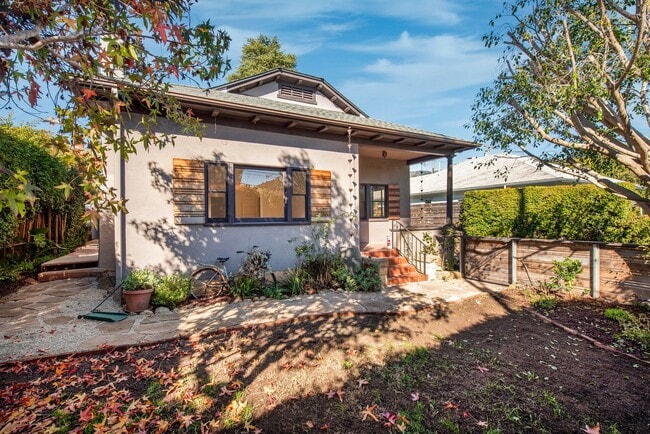 331 E Sola St in Santa Barbara, CA - Building Photo - Building Photo