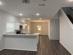 7703 St Louis St in Houston, TX - Building Photo - Building Photo