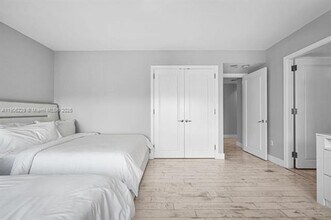 1435 Brickell Ave in Miami, FL - Building Photo - Building Photo