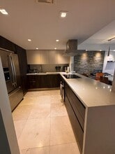 3675 N Country Club Dr, Unit 2605 in Aventura, FL - Foto de edificio - Building Photo