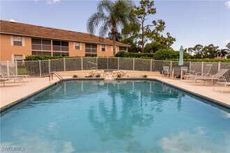 575 Augusta Blvd in Naples, FL - Foto de edificio - Building Photo