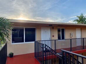 1733 Mayo St in Hollywood, FL - Building Photo - Building Photo