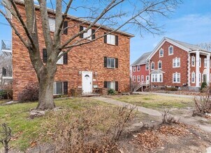 648 Washington St in Braintree, MA - Foto de edificio - Building Photo
