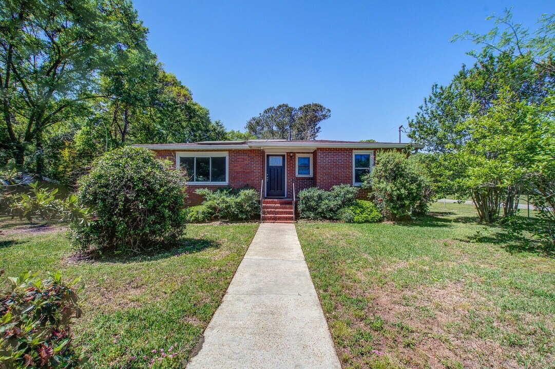 200 State Rd S-8-384 in Goose Creek, SC - Building Photo