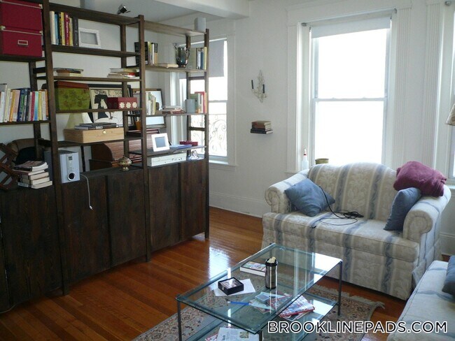 1595 Beacon St in Brookline, MA - Building Photo - Building Photo