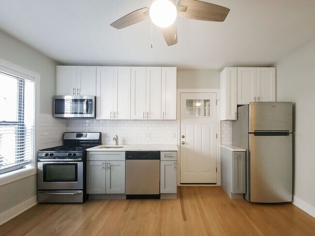 1950 W Wilson Ave, Unit 2R in Chicago, IL - Building Photo - Building Photo