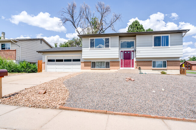 5101 Crestwood Dr in Colorado Springs, CO - Building Photo - Building Photo