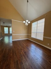 9101 Forest Hills Dr in Irving, TX - Foto de edificio - Building Photo