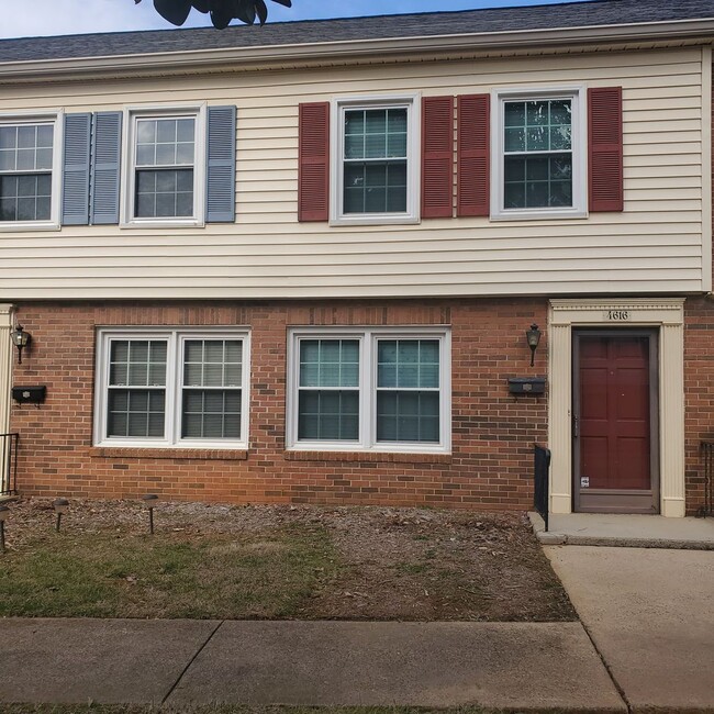 property at 4616 Old Lantern Way