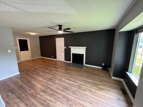 2011 Windroe Dr in Clarksville, TN - Building Photo - Building Photo