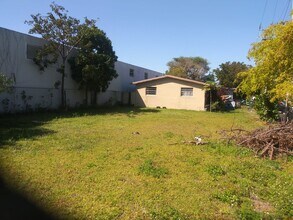 119 NW 3rd St in Hallandale Beach, FL - Foto de edificio - Building Photo