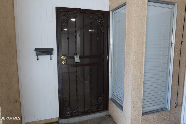 2302 Copper Ave in El Paso, TX - Building Photo - Building Photo