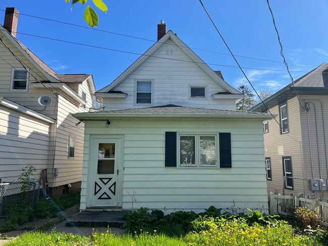 1105 N 7th Ave E in Duluth, MN - Building Photo - Building Photo