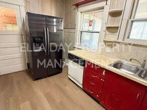 608 E 14th Ave in Winfield, KS - Building Photo - Building Photo