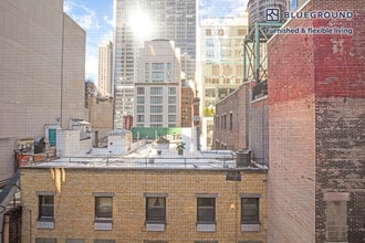 15 W 55th St in New York, NY - Building Photo - Building Photo