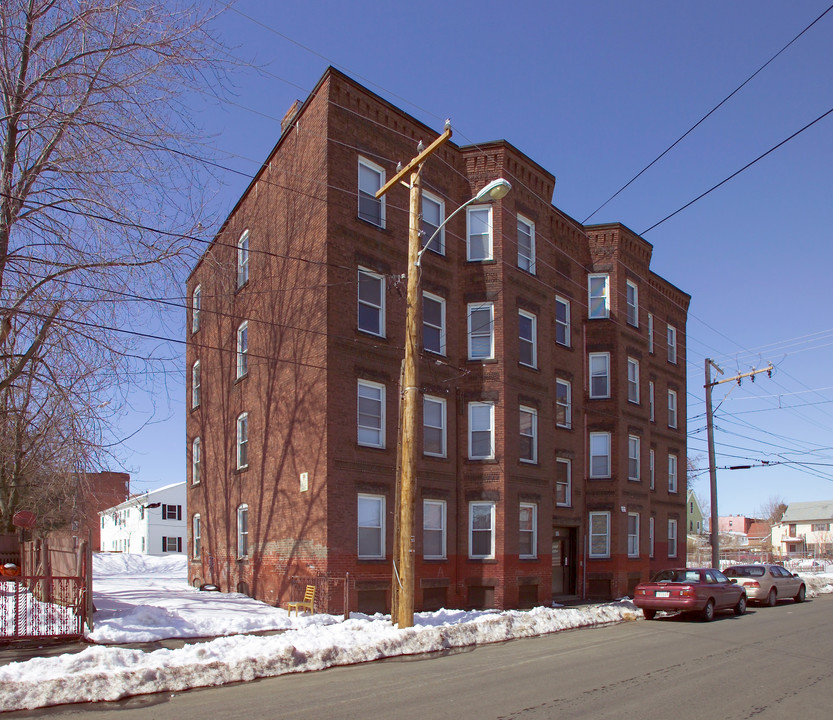 105 N East St in Holyoke, MA - Building Photo