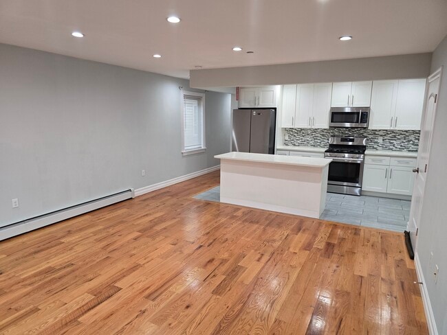 11714 197th St, Unit 1 in Saint Albans, NY - Building Photo - Building Photo