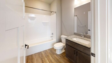 55 E Green St in Champaign, IL - Foto de edificio - Interior Photo