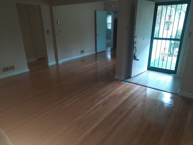 3505 NE Ainsworth St in Portland, OR - Building Photo - Building Photo