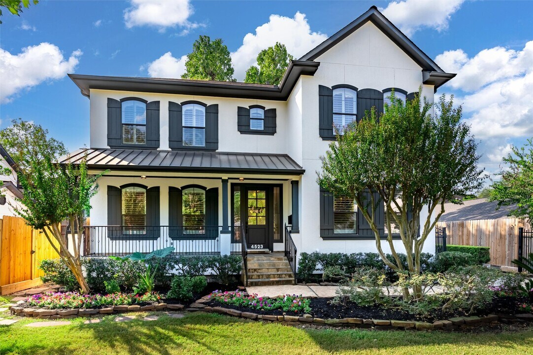 4523 Maple St in Bellaire, TX - Building Photo