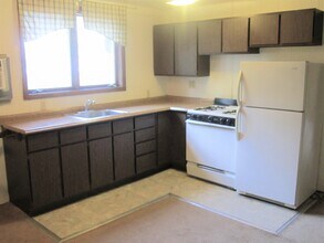 2421 Beechwood Blvd in Pittsburgh, PA - Foto de edificio - Building Photo