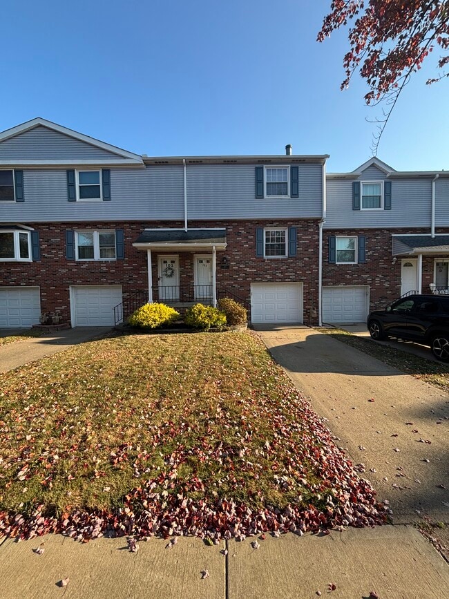 103 Parkridge Ln in Moon Township, PA - Foto de edificio - Building Photo