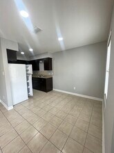 502 E 2nd St, Unit 3 in La Joya, TX - Foto de edificio - Building Photo