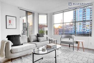 2 Townsend St in San Francisco, CA - Building Photo