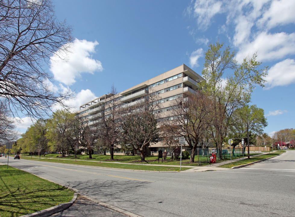 York Mills Towers in Toronto, ON - Building Photo