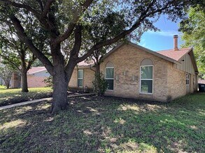 1226 Canyon Oaks Dr in Lancaster, TX - Building Photo - Building Photo