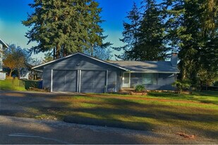 346 NW Dory Dr in Oak Harbor, WA - Building Photo