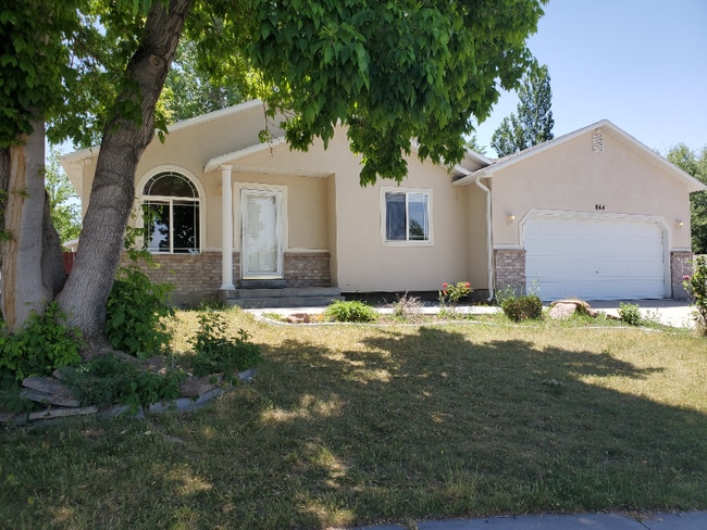 property at 864 E 980 N