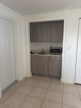 8425 SW 44th St in Miami, FL - Building Photo - Building Photo