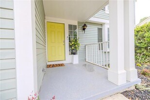 2073 Raintree Pl in Lithonia, GA - Building Photo