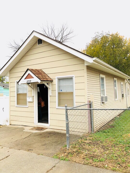 2710 S 24th St in St. Joseph, MO - Foto de edificio