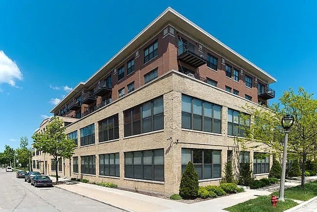 property at 1924 N Hubbard St