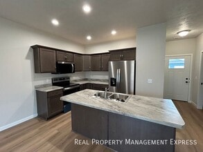 2 Bedroom 1.5 Bathroom Home for Rent in Sioux Falls, SD - Building Photo - Building Photo