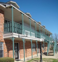 Versailles in Denton, TX - Foto de edificio - Building Photo