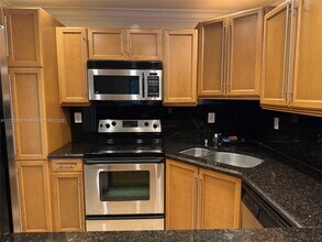 9301 SW 92nd Ave, Unit B212 in Miami, FL - Building Photo - Building Photo