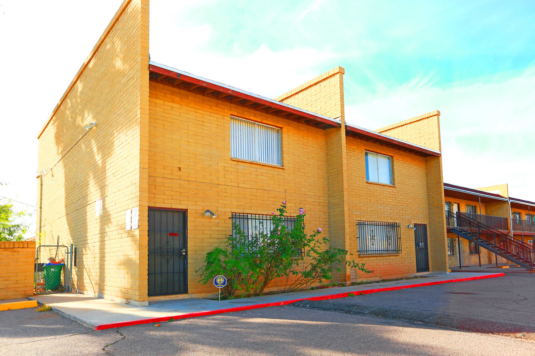 East Wind Apartments in Tucson, AZ - Building Photo