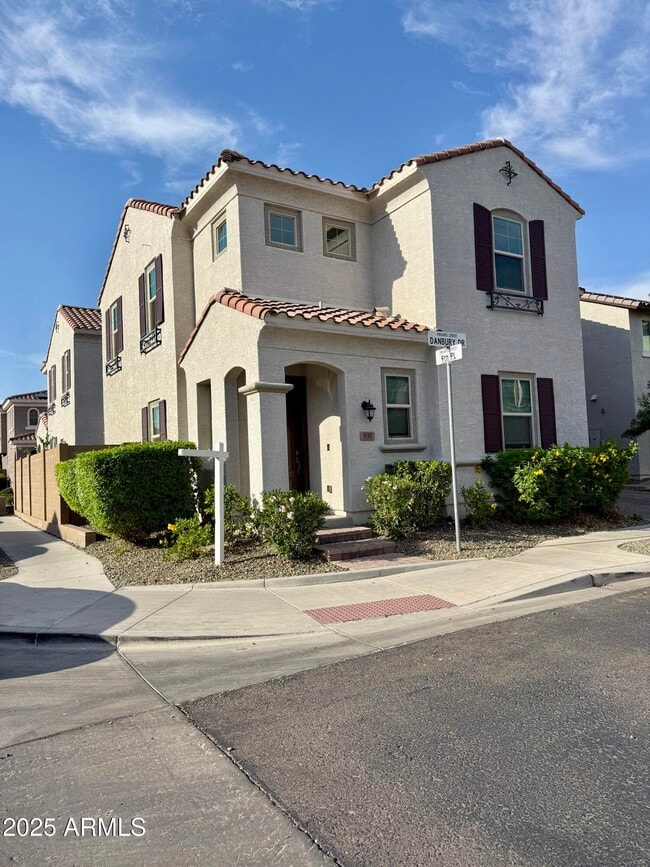 property at 938 E Danbury Dr