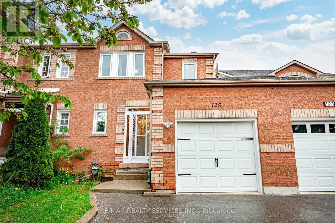 125 Lent Crescent in Brampton, ON - Building Photo