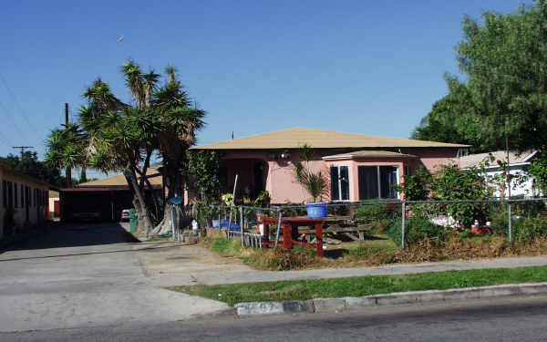 8997 Mcnerney Ave in South Gate, CA - Building Photo